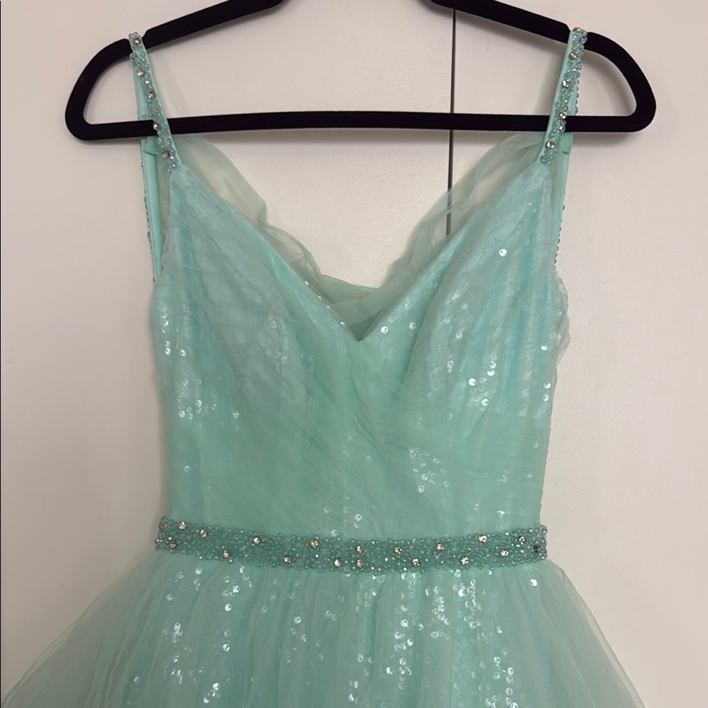 NWT | Mac Duggal 67565 Mint V-Neck Tulle Ballgown with Embellished Belt Size 2 - Picture 3 of 14